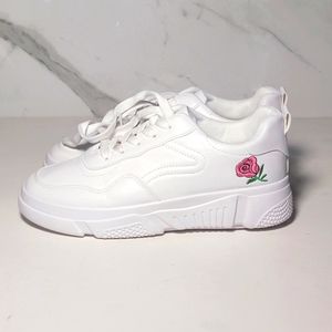 Women's white sneakers with embroidered Rose detail Size 8 -- NIB